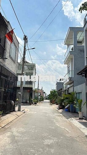 Bình chiểu Tp HCM - Đất 5.5 x 15m { 81m2 SHR full thổ cư } Giá 4 tỷ