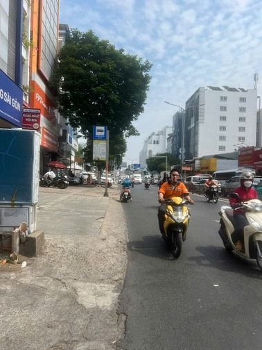Bán hoặc cho thuê nhà 2MT Hoàng Văn Thụ, Q. Tân Bình