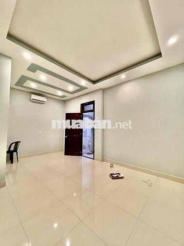 Cho Thuê Nhà DT 180m2 1Trệt 2Lầu 4Pn 4Wc Sân Xe Máy Hẻm Xe Tải