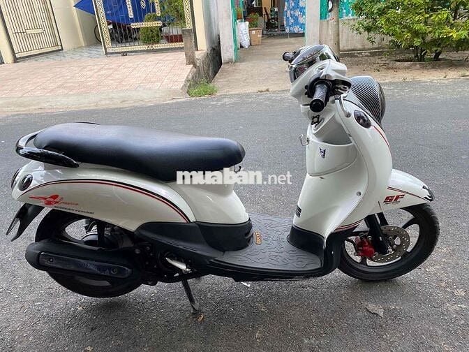 Yamaha Classico màu Trắng