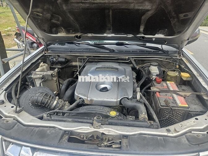 Isuzu D-Max Bạc 5 chỗ Số sàn