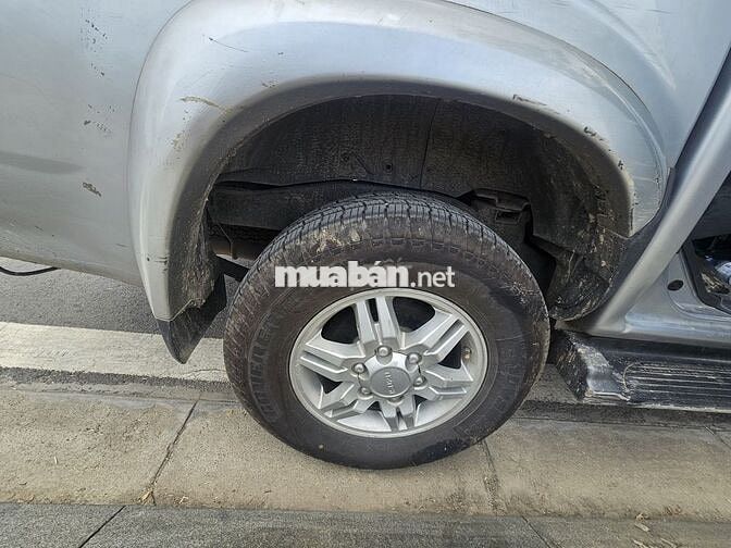 Isuzu D-Max Bạc 5 chỗ Số sàn
