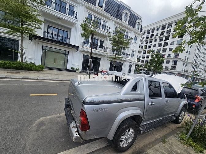 Isuzu D-Max Bạc 5 chỗ Số sàn