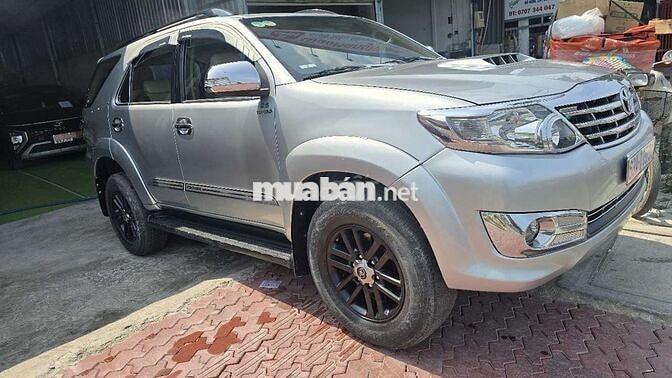Toyota Fortuner Bạc 7 chỗ