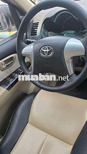 Toyota Fortuner Bạc 7 chỗ