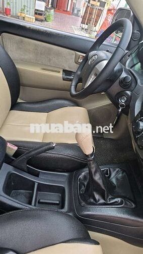 Toyota Fortuner Bạc 7 chỗ