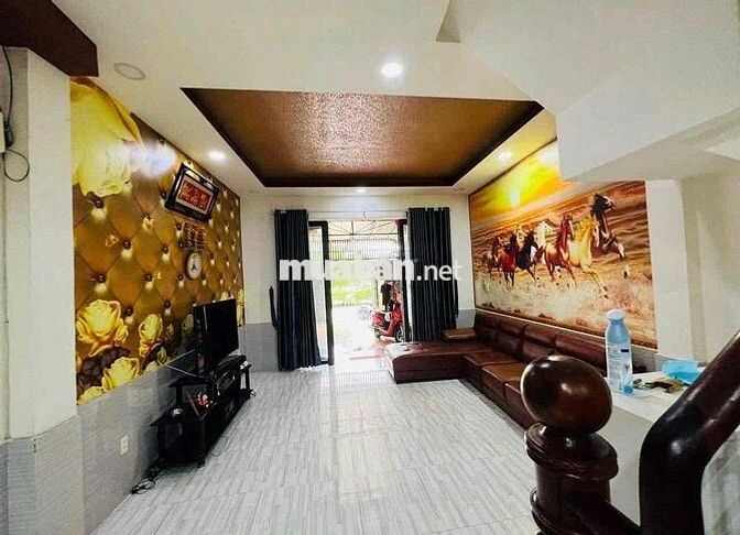 cho thuê nhà 2 lầu hà huy giáp 4 phòng ngủ sân ô tô