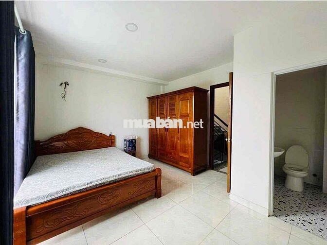 cho thuê nhà 2 lầu hà huy giáp 4 phòng ngủ sân ô tô