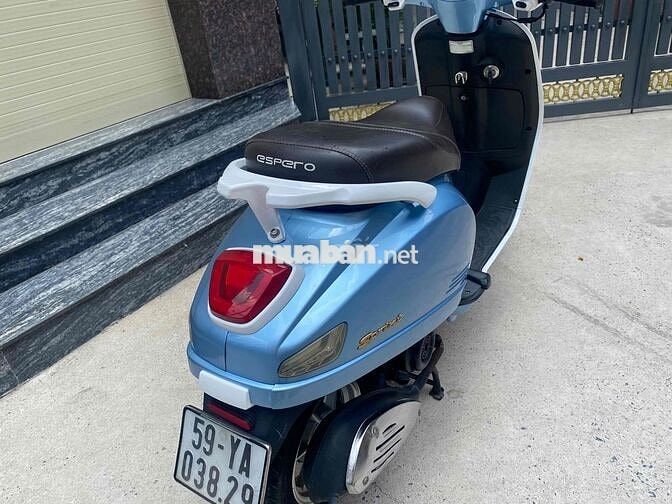 Vespa 50 học sinh Xanh