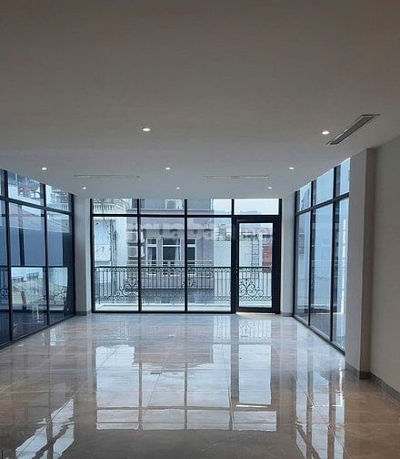Cho thuê nhà mới xây,7 tầng, có thang máy mặt phố số 4 Mai Hắc Đế