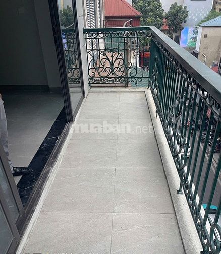 Cho thuê nhà mới xây,7 tầng, có thang máy mặt phố số 4 Mai Hắc Đế
