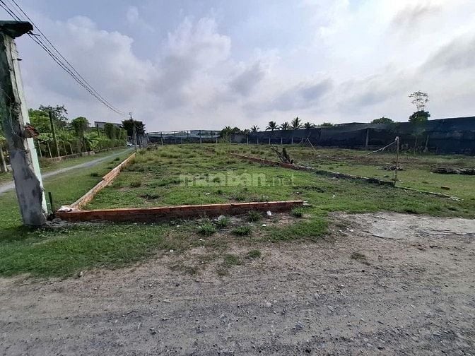 Đất đô thị, 2 mặt tiền. Ngang 11m, dài 29m. Giá 1,15 tỷ 
