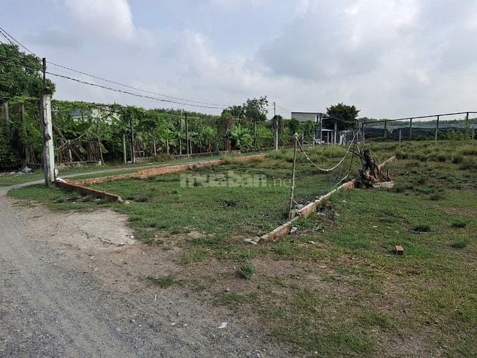 Đất đô thị, 2 mặt tiền. Ngang 11m, dài 29m. Giá 1,15 tỷ 