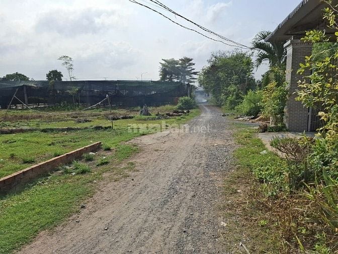 Đất đô thị, 2 mặt tiền. Ngang 11m, dài 29m. Giá 1,15 tỷ 