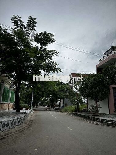 BÁN BIỆT THỰ 2 MẶT TIỀN. BÌNH HƯNG, 168M2, NỘI THẤT CAO CẤP, 15,6 TỶ.