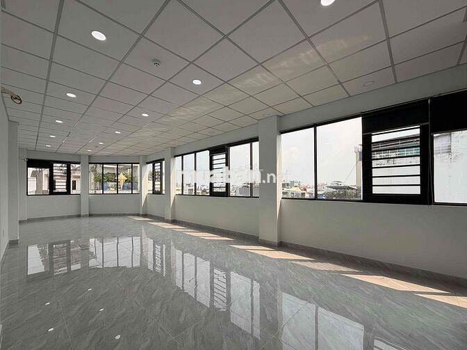 Cho thuê nguyên toà tự quản 400m2 có thang máy, cho ngủ lại