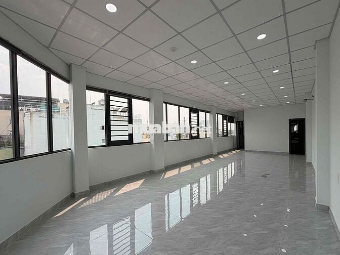 Cho thuê nguyên toà tự quản 400m2 có thang máy, cho ngủ lại