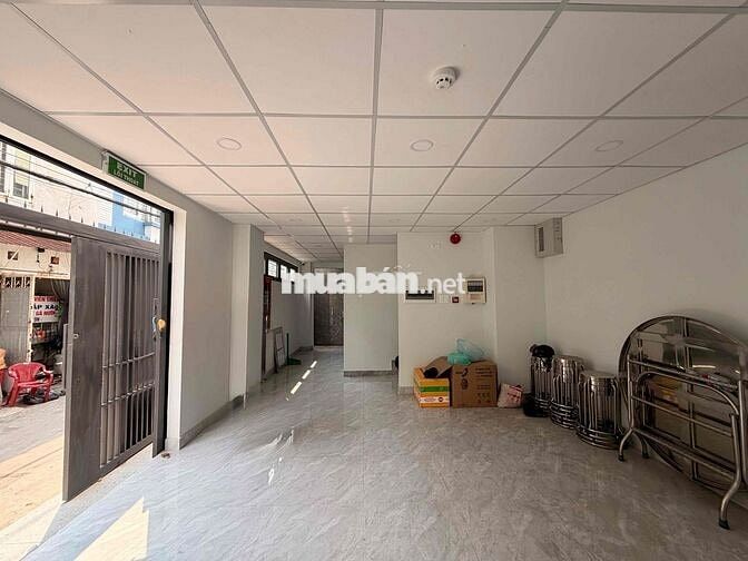 Cho thuê nguyên toà tự quản 400m2 có thang máy, cho ngủ lại