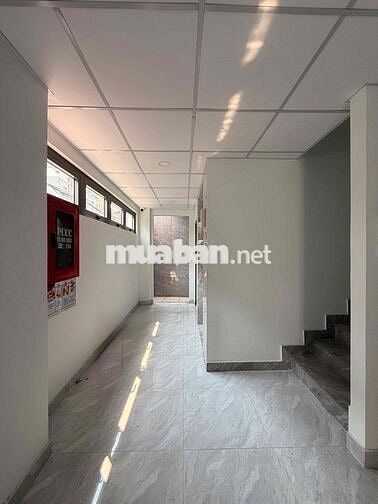 Cho thuê nguyên toà tự quản 400m2 có thang máy, cho ngủ lại