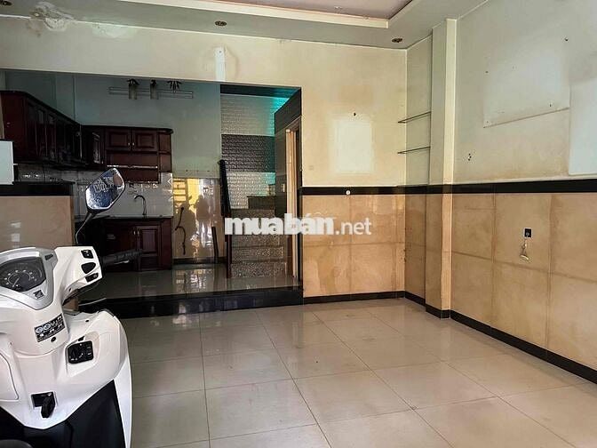 NNC ở ngay chợ Bà Chiểu 2pn 2wc có sẵn 2 máy lạnh đang sơn mới