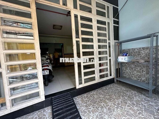 NNC ở ngay chợ Bà Chiểu 2pn 2wc có sẵn 2 máy lạnh đang sơn mới