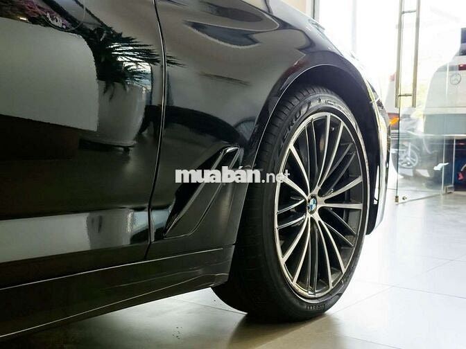 BMW 520i Luxury Line 2022 Black Edition cực đẹp