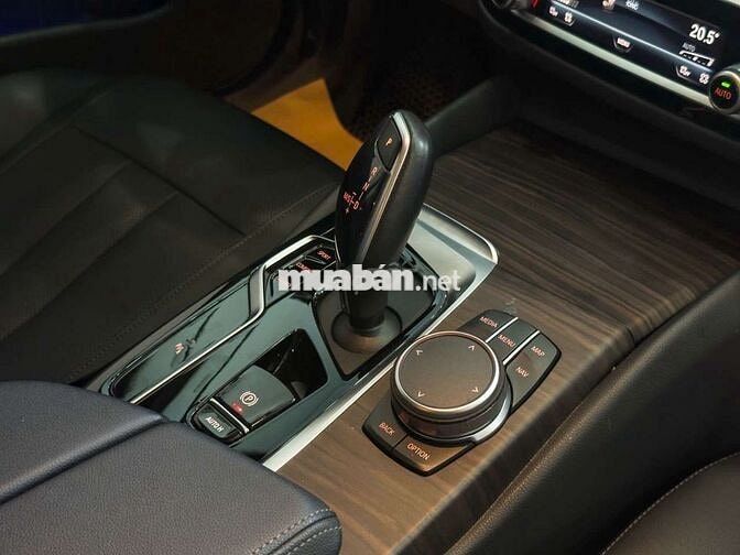 BMW 520i Luxury Line 2022 Black Edition cực đẹp