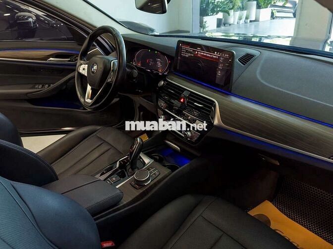 BMW 520i Luxury Line 2022 Black Edition cực đẹp