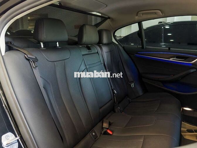 BMW 520i Luxury Line 2022 Black Edition cực đẹp