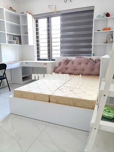 Cho thuê nhà Giang Biên, ô tô đỗ, vỉa hè, nhà mới, full đồ, kinh doanh