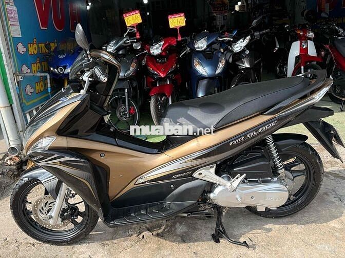 Honda Air Blade 110 Đen Vàng đồng