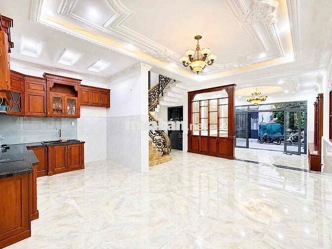 Biệt thự nhà bè-đường xe hơi tránh nhau