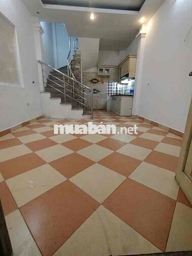 Cho thuê nhà ngõ Tân Mai- Hoàng Mai- dt 30m2*5 tầng