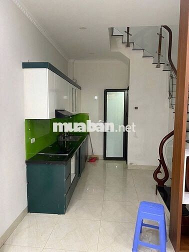 Cho thuê nhà Phố Trạm, Long Biên, 43m x5 tầng, full đồ,ở ngay, ô tô đỗ
