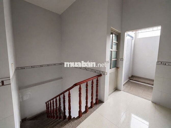 Bán Nhà Chợ Tân Long, P. Dĩ An, TP. HCM. Đường Xe Hơi Đậu Trước Nhà 