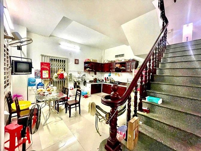 Bán gấp nhà 1 lầu 5x16m. Giá 850 tr. chợ Bình Điền. Đang cho thuê 12tr