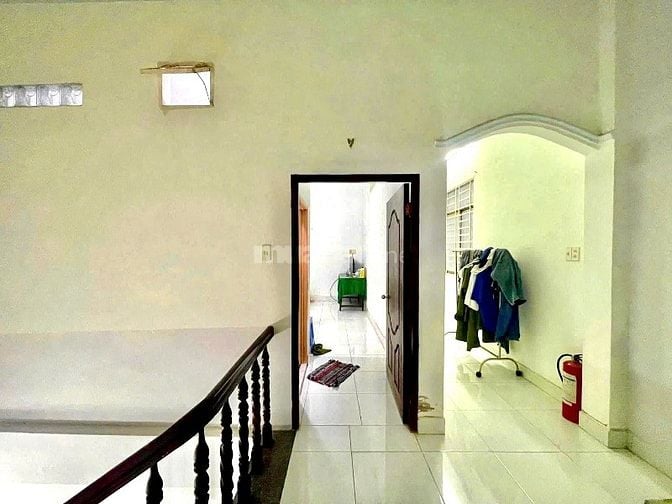 Bán gấp nhà 1 lầu 5x16m. Giá 850 tr. chợ Bình Điền. Đang cho thuê 12tr