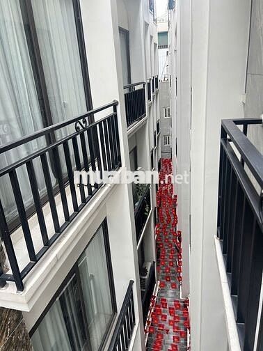 Cho thuê nhà Ngọc Thuỵ, nhà mới,40m, 5 tầng, full nội thất ,ô tô đỗ