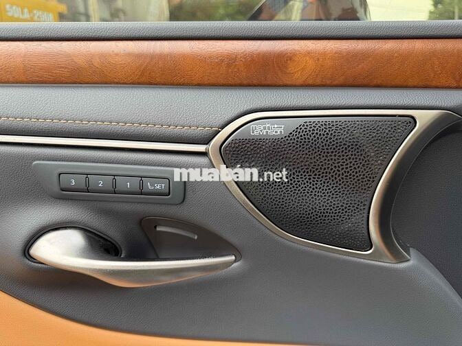 Lexus ES300h 2023 Hybrid 24000 km Bạc