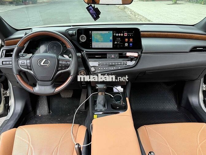 Lexus ES300h 2023 Hybrid 24000 km Bạc