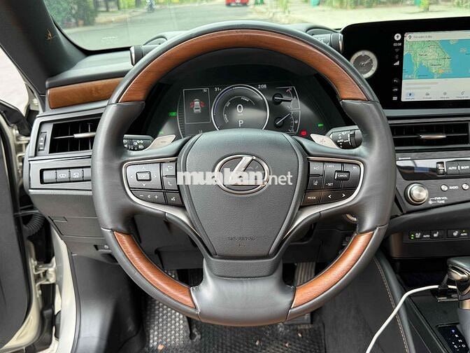 Lexus ES300h 2023 Hybrid 24000 km Bạc