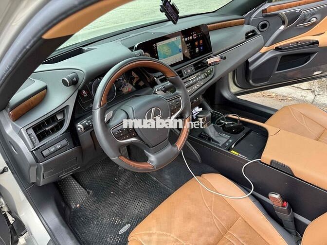 Lexus ES300h 2023 Hybrid 24000 km Bạc