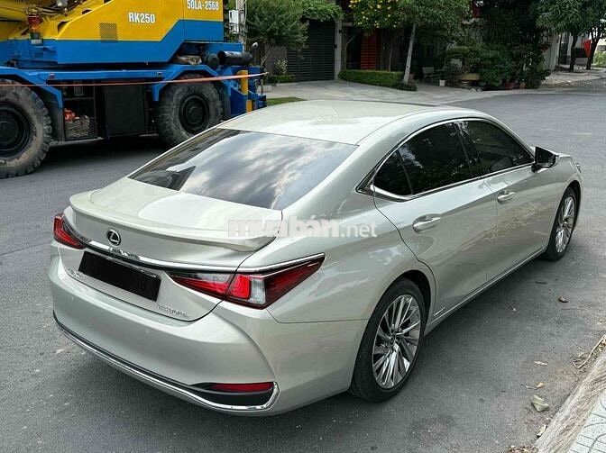 Lexus ES300h 2023 Hybrid 24000 km Bạc