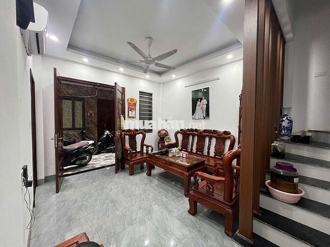 Cho thuê nhà Ngọc Thuỵ, nhà mới,40m, 5 tầng, full nội thất ,ô tô đỗ