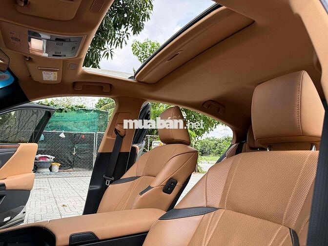 Lexus ES300h 2023 Hybrid 24000 km Bạc