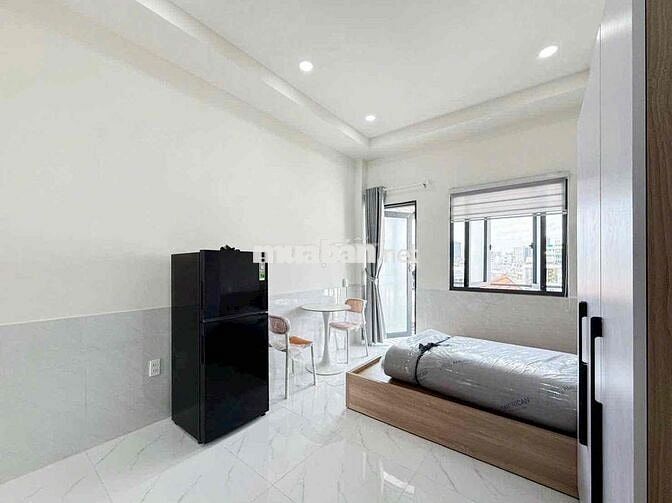 Khai trương nhà mới ban công lớn full nội thất ngay Nguyễn Trãi, Q1