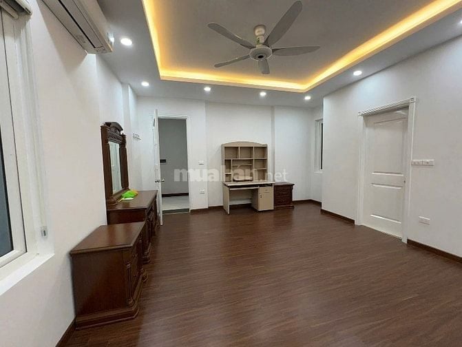 Chính chủ cho thuê biệt thự 5 tầng,Thang Máy  tại: Âu Cơ,Tây Hồ 55tr