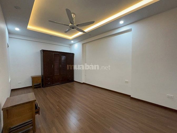 Chính chủ cho thuê biệt thự 5 tầng,Thang Máy  tại: Âu Cơ,Tây Hồ 55tr