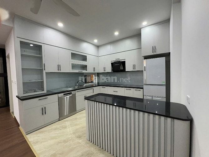Chính chủ cho thuê biệt thự 5 tầng,Thang Máy  tại: Âu Cơ,Tây Hồ 55tr