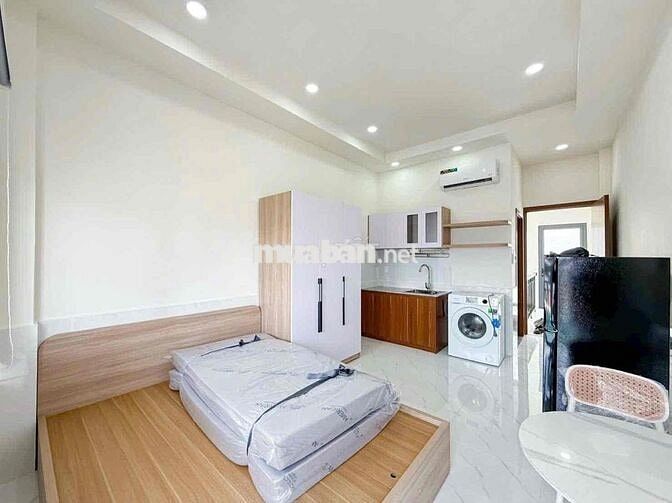 Khai trương nhà mới ban công lớn full nội thất ngay Nguyễn Trãi, Q1